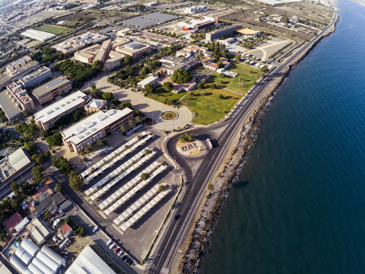 La Universidad de Almería ofrece imnmejorables vistas al Mediterráneo.