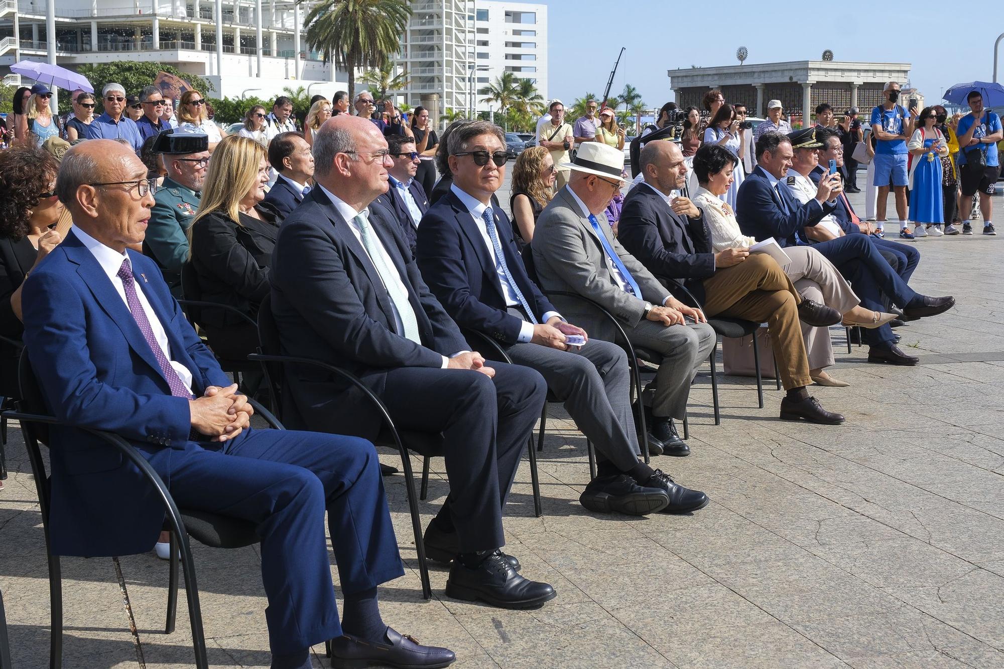 Inauguración del 'Greetingman'