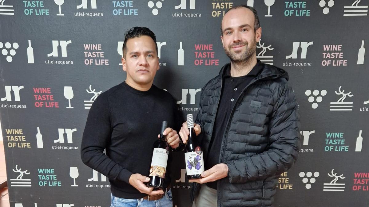 Representantes de Rodeno y Neleman con los vinos seleccionados.
