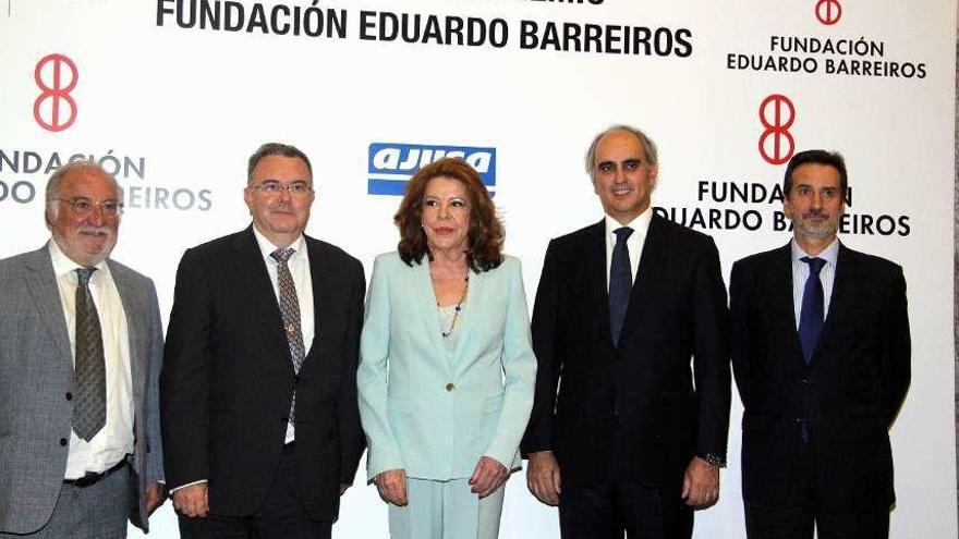 Por la izquierda, Pere Navarro, Guillermo Cisneros, Mari Luz Barreiros, Jorge Cosmen y Óscar García, director de la Escuela de Ingenieros de la UPM.