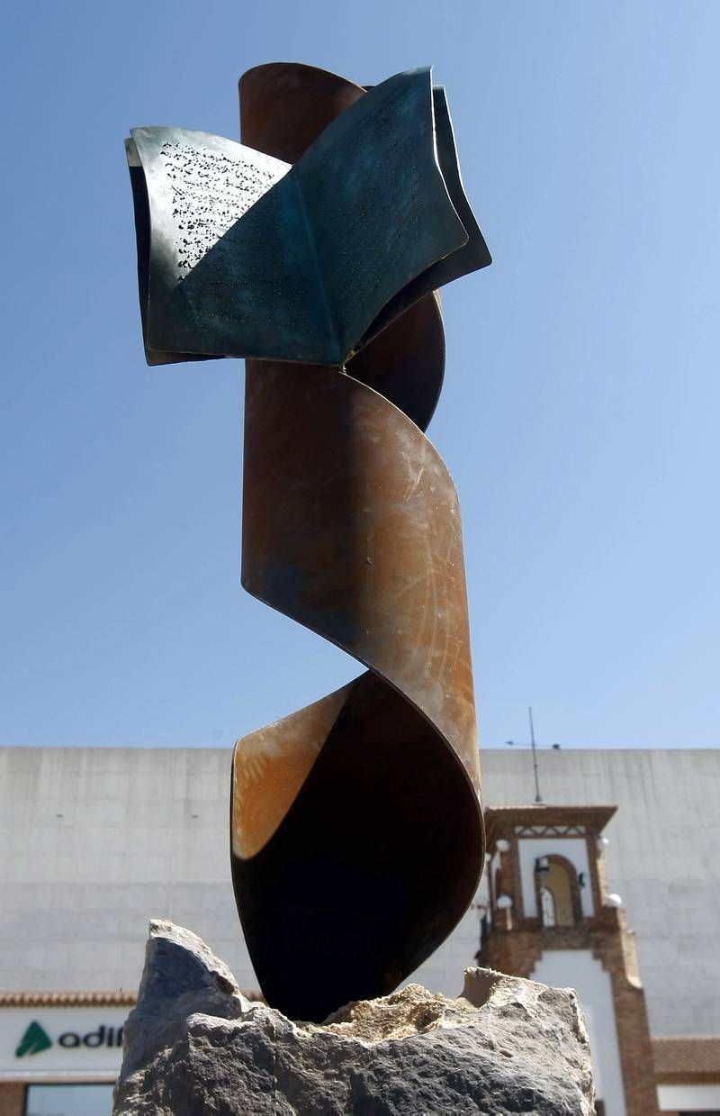 Fotogalería: Inauguración de la escultura en la Plaza El Periódico de Aragón