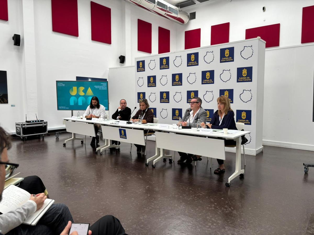 Primera mesa de las 'Jornadas sobre creación artística' en el Cabildo de Gran Canaria.