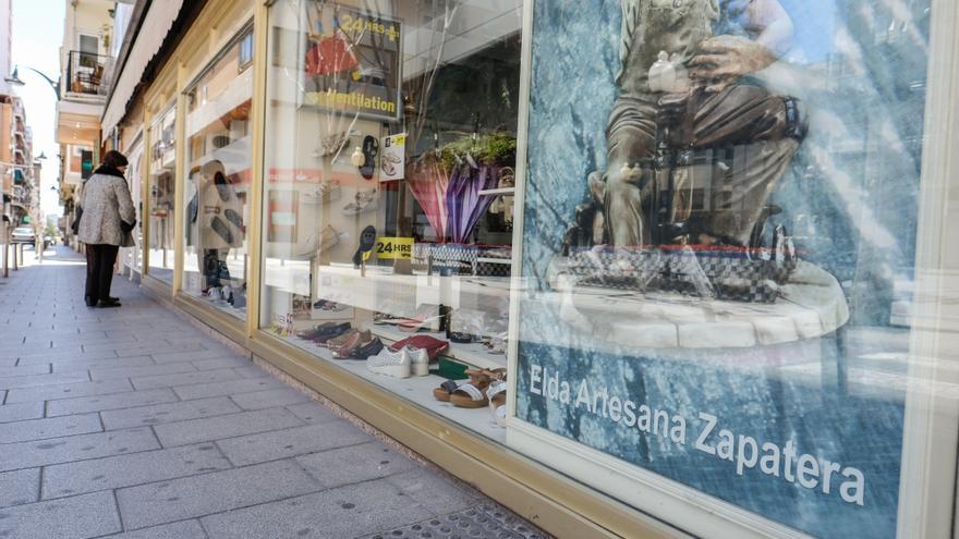 El Ayuntamiento de Elda distribuye 7.500 bonos de 10 euros para canjear en los comercios de la ciudad