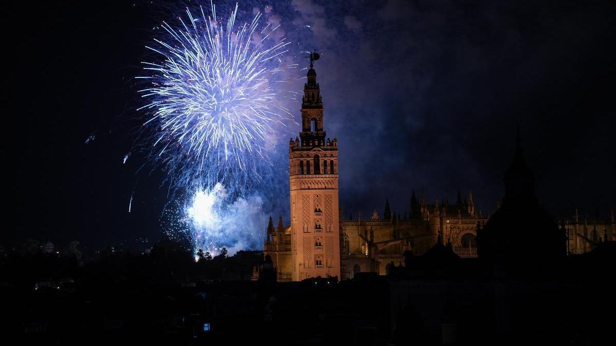 Vídeo | Los fuegos artificiales ponen fin a la Feria de Abril 2026