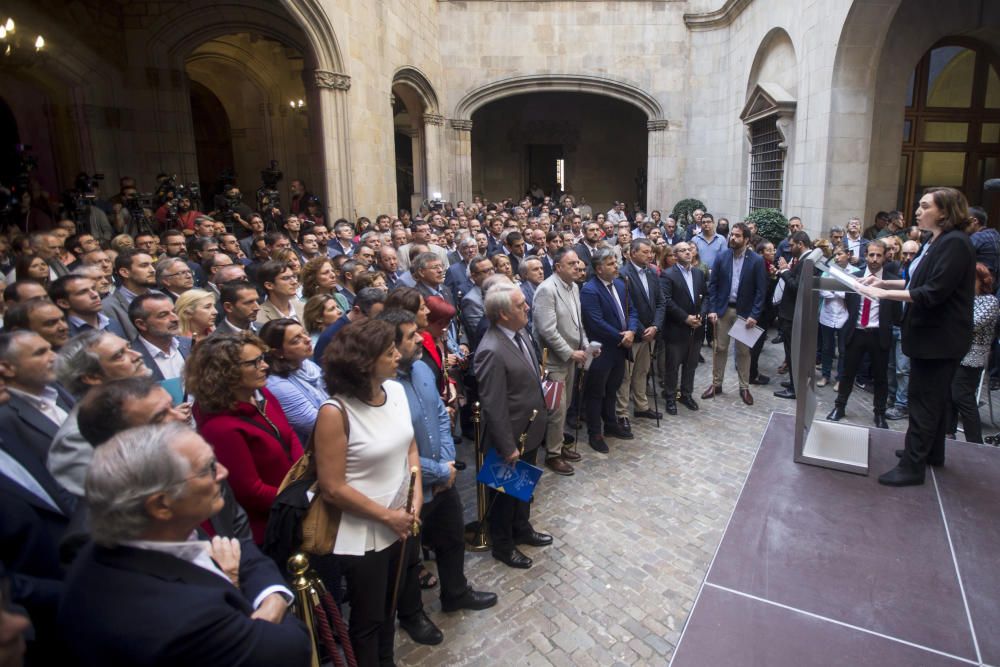 Puigdemont se reúne con los 700 alcaldes investigados