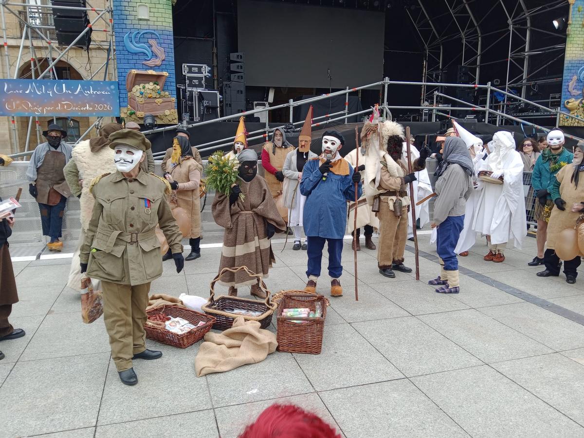 En imágenes: el Antroxu tradicional de Avilés, de pasacalles y comedia