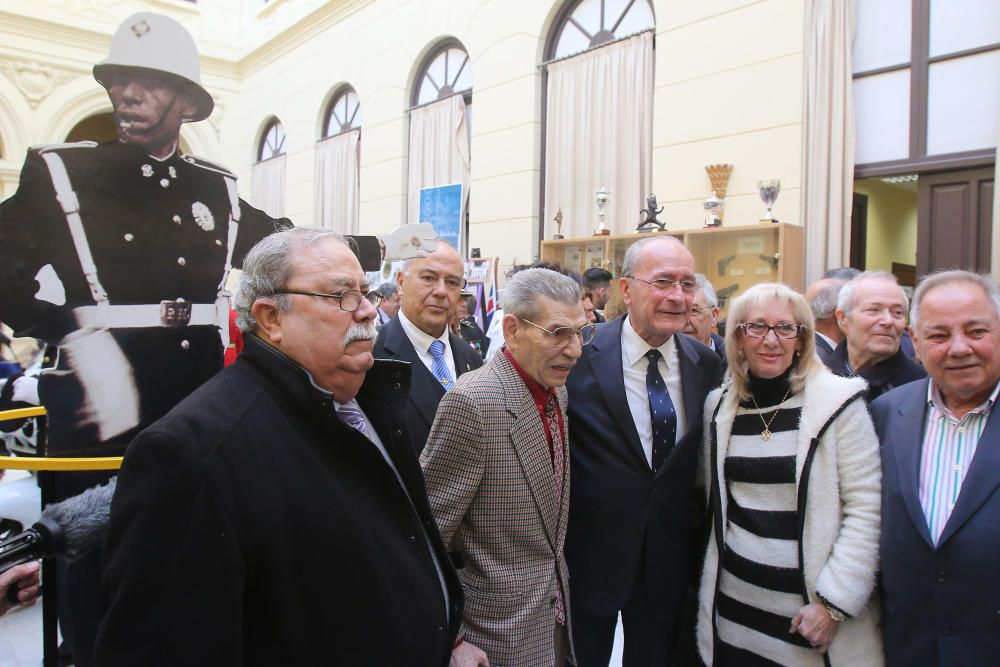 La muestra recoge documentos y fotografías históricas que muestran la evolución del cuerpo. Puede visitarse en el Patio de las Banderas del Ayuntamiento durante semana y media