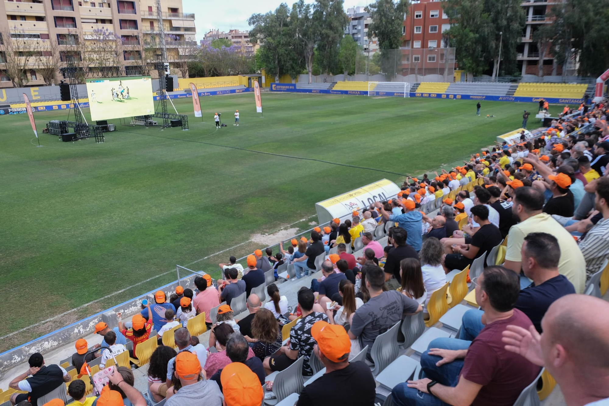 Así se ha vivido el Barakaldo - Orihuela en el estadio de Los Arcos