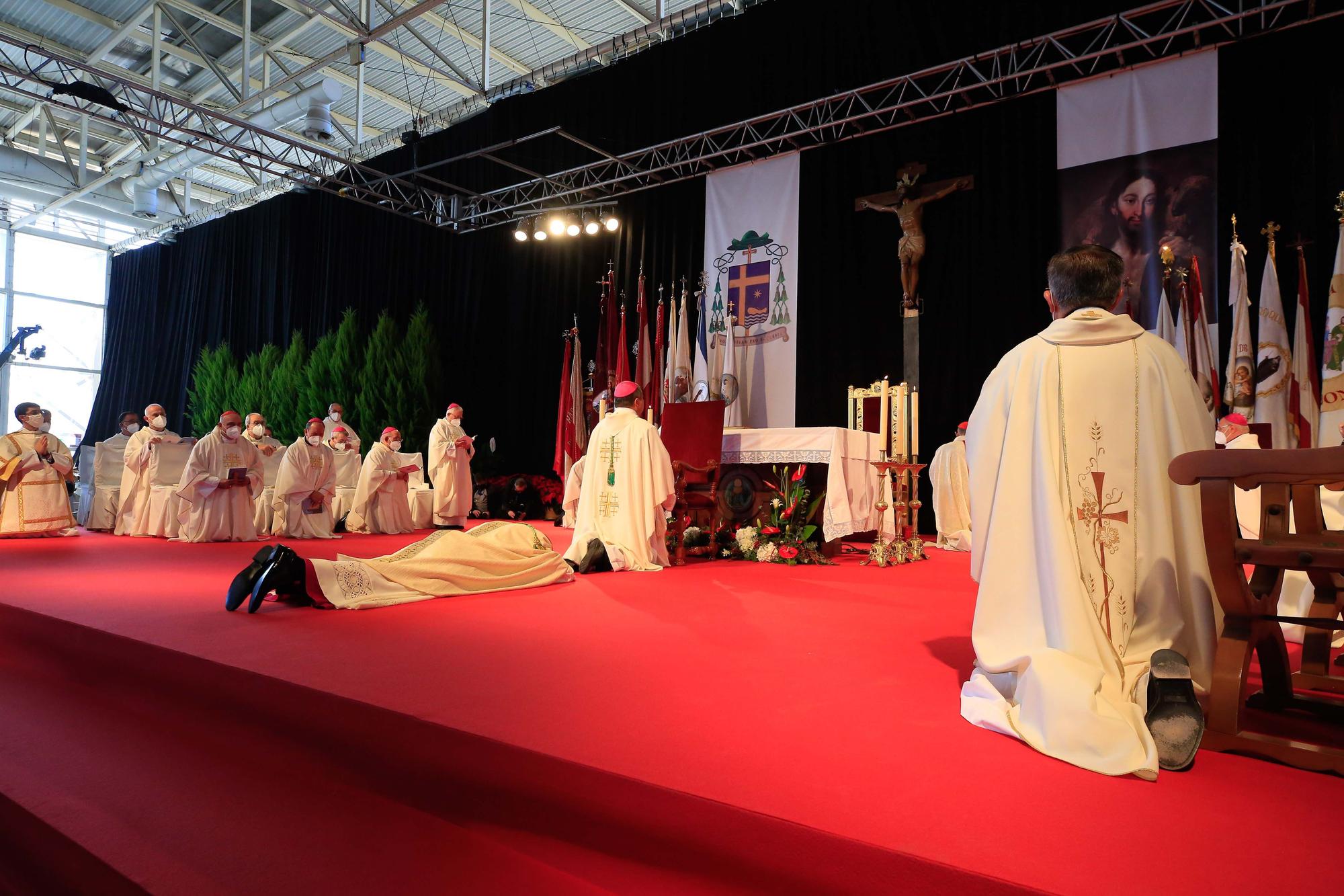 Ordenación del obispo en el Recinto Ferial