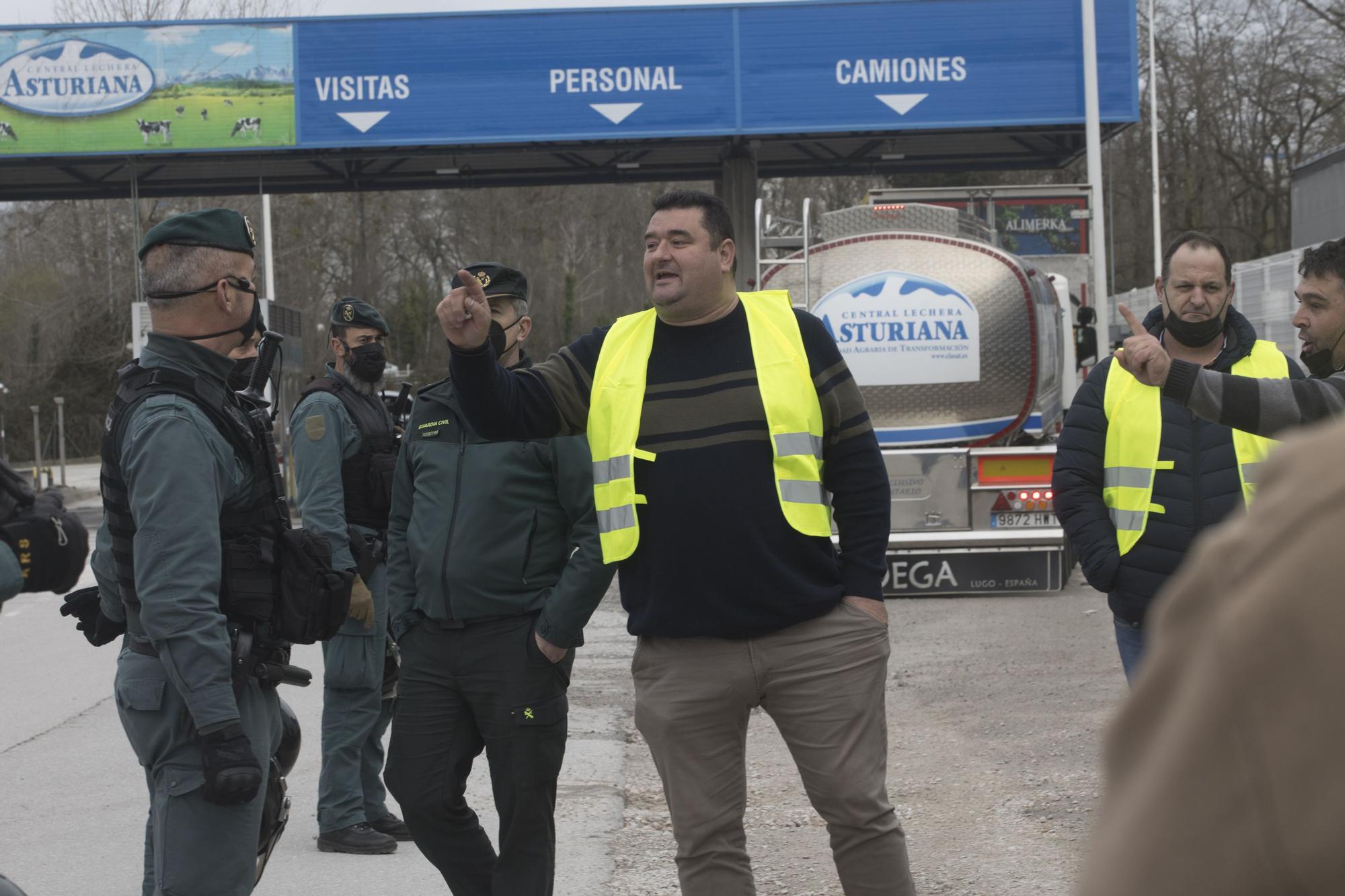 EN IMÁGENES: así está siendo el paro del transporte en Asturias