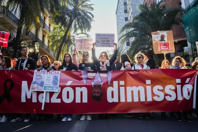 Las imágenes de la sexta manifestación en Valencia que exige la dimisión de Mazón por la DANA