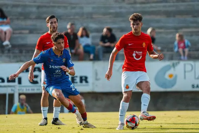 Victoria del Poblense ante el Mallorca B en la ida de la final de Tercera