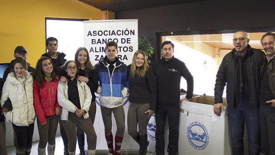 Equus Duri, con el Banco de Alimentos