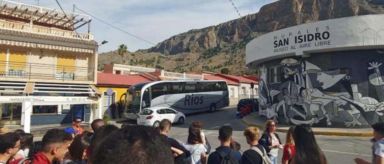 Alumnos del Liceo Francés tras los pasos de Miguel Hernández en Orihuela