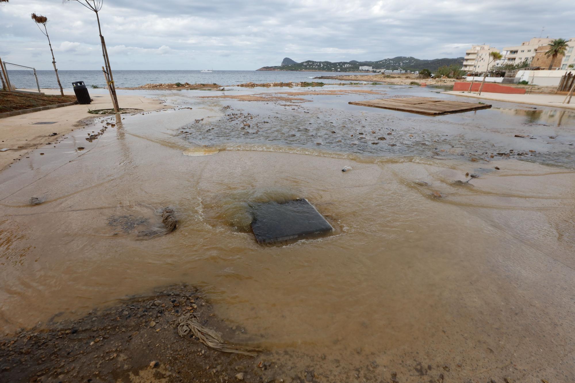 Vertido de aguas fecales en el auditorio de Caló de s'Oli