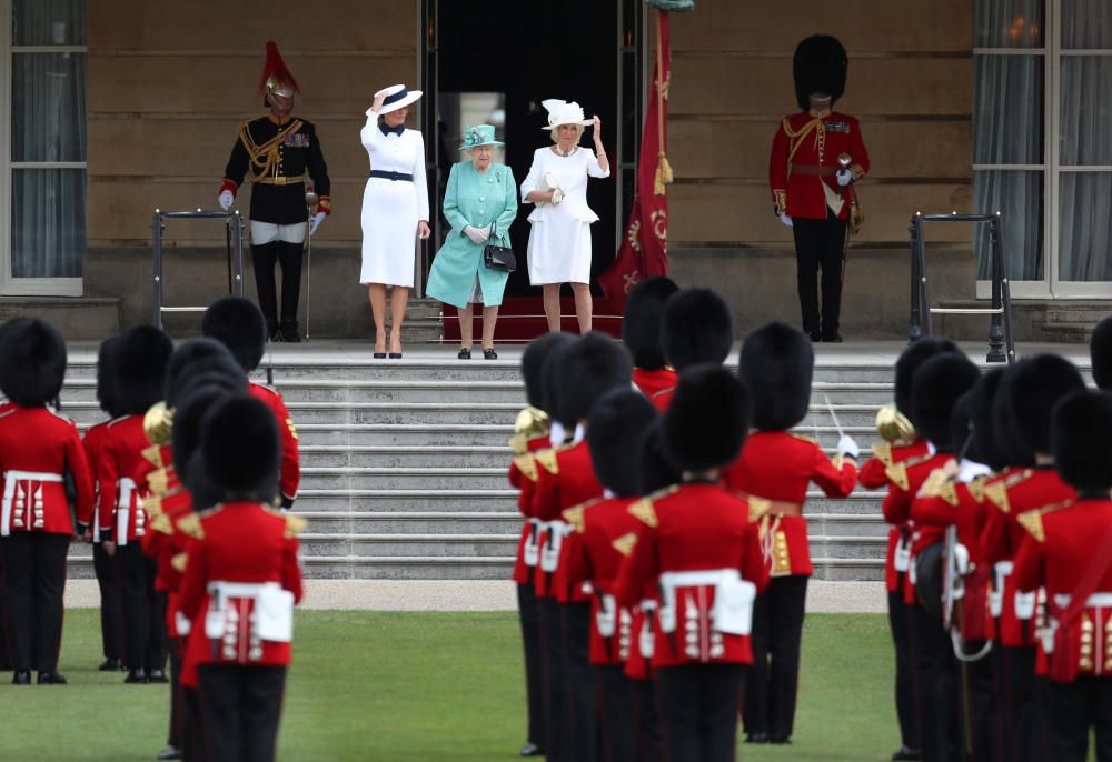 Isabel II recibe a Trump en el Palacio de Buckingh