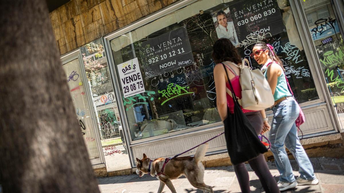 Locales vacíos en Santa Cruz.