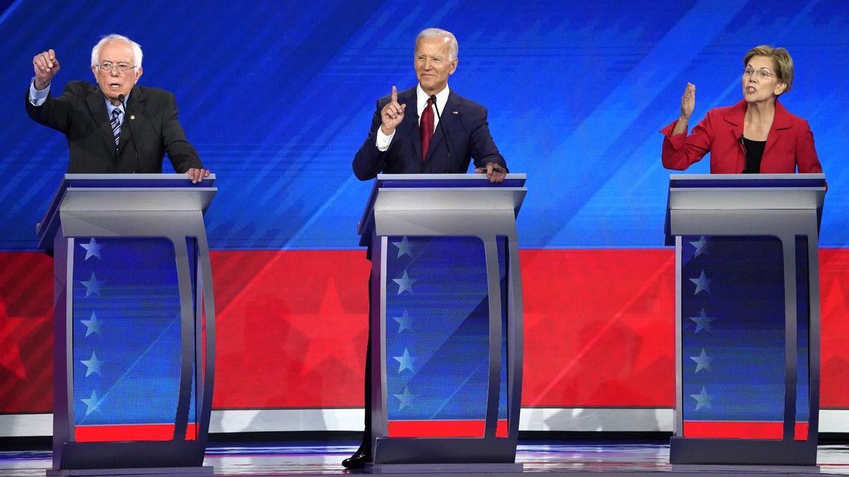 Bernie Sanders, Joe Biden y Elizabeth Warren, durante el debate en Houston.