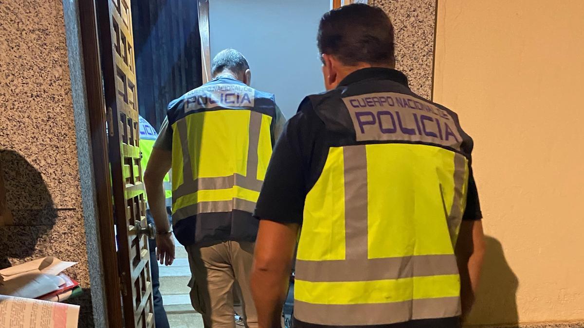 Intervención de la policía nacional en la vivienda