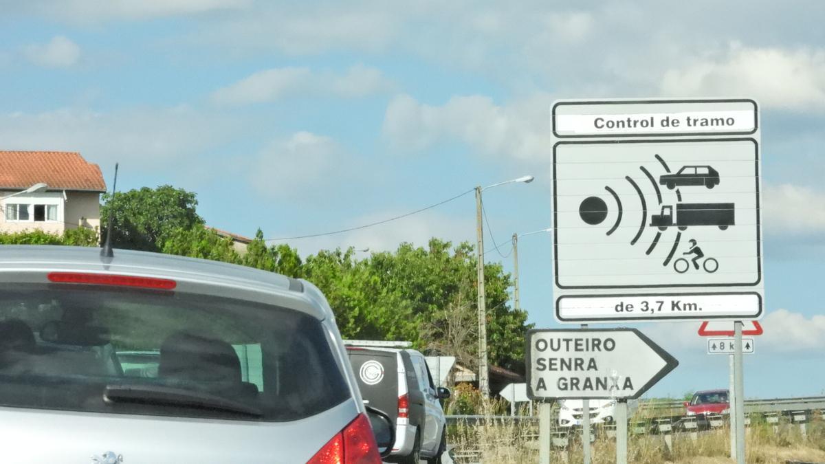 El radar de tramo entre Ourense y Coles en la N-525 controla el límite de 70 km/h.  // F. CASANOVA