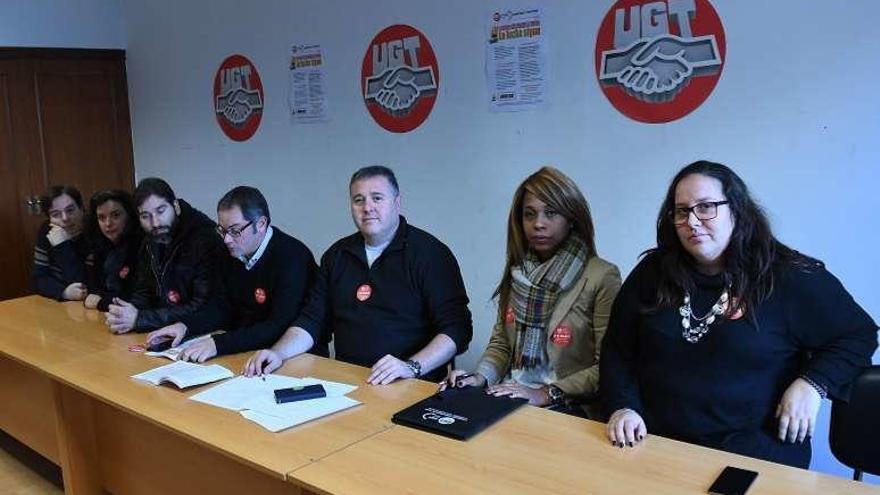 Sindicalistas de UGT, durante la comparecencia de ayer.