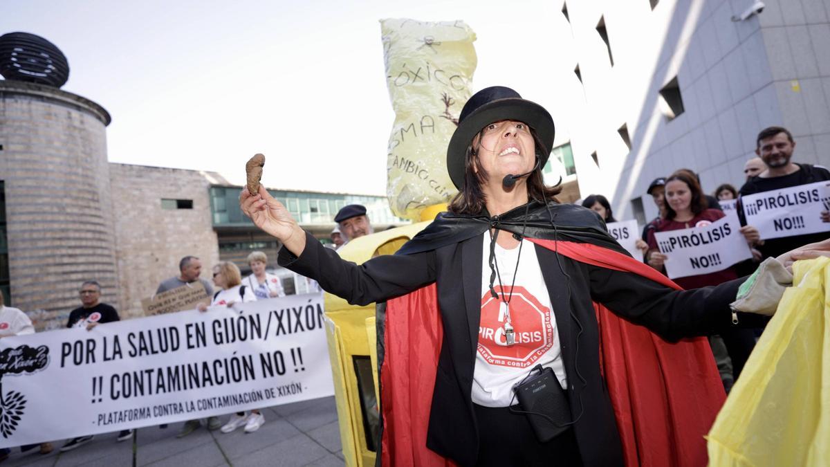 EN IMÁGENES: Manifestación de los vecinos de Gijón contra la pirólisis.