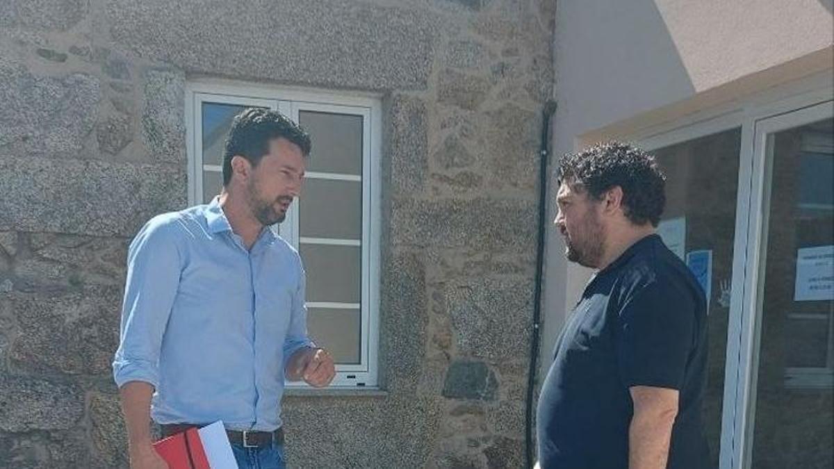 Mougán y Torrado ante las dependencias.