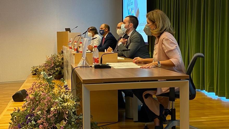 Autoridades, durante la presentación de la memoria 2020 del Imibic.