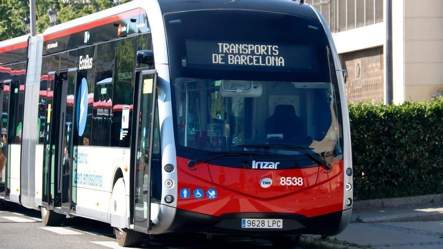 Detingut un home per abusar d’un menor en un autobús de Barcelona