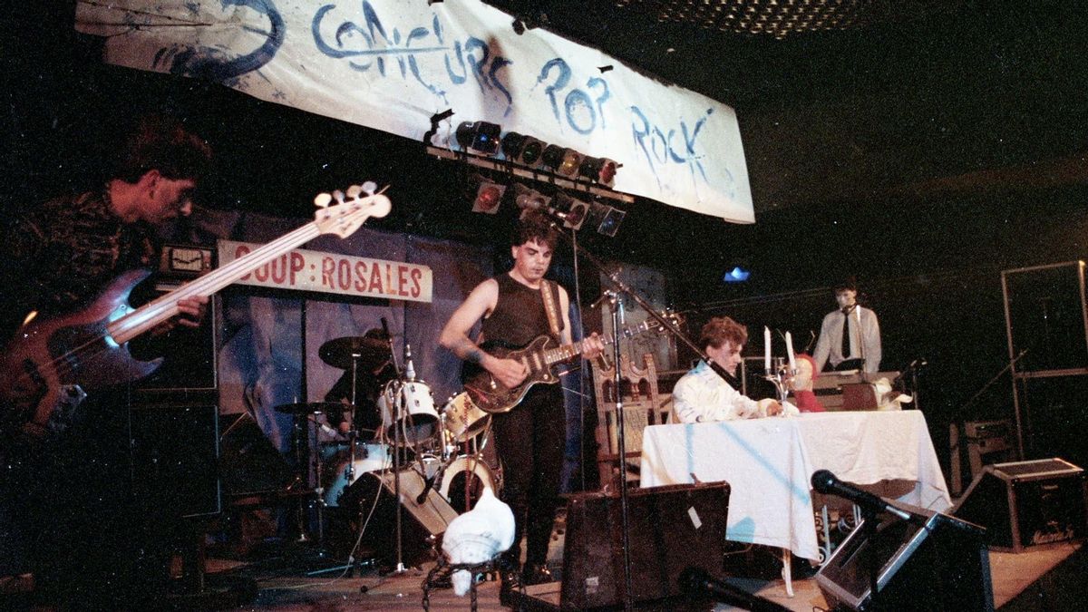 Eine Band spielt bei der dritten Ausgabe des Festivals Pop-Rock in Palma.