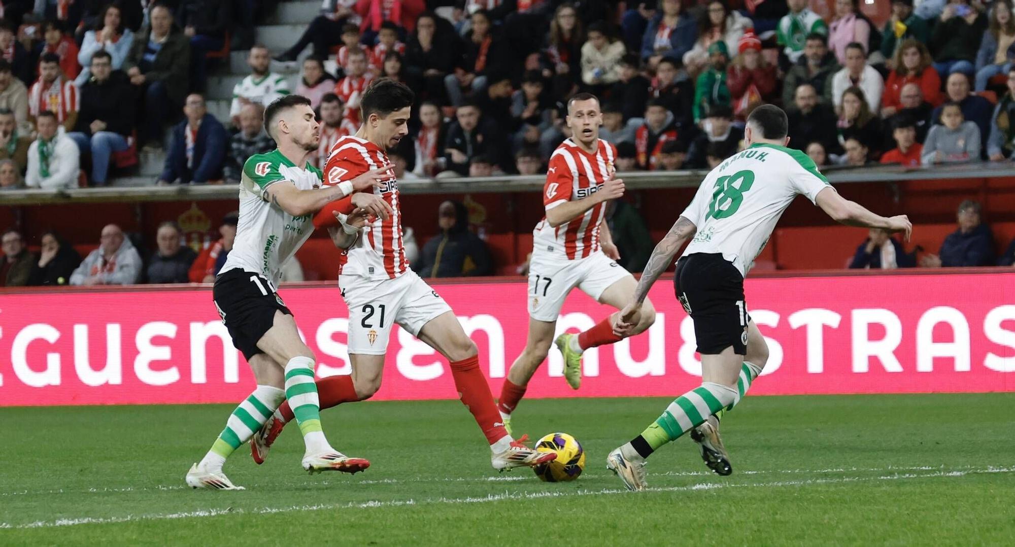EN IMÁGENES: Ambientazo en el Sporting-Racing de Santander disputado en El Molinón