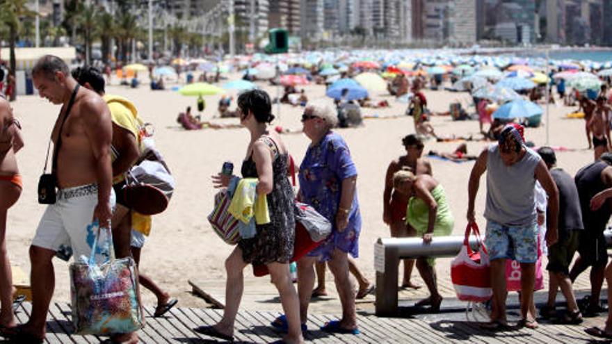 Turistas en Benidorm.