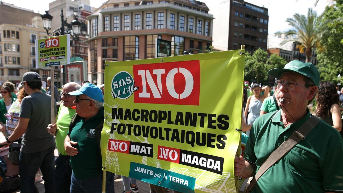 las macroplantas fotovoltaicas encadenan renuncias en Castellón