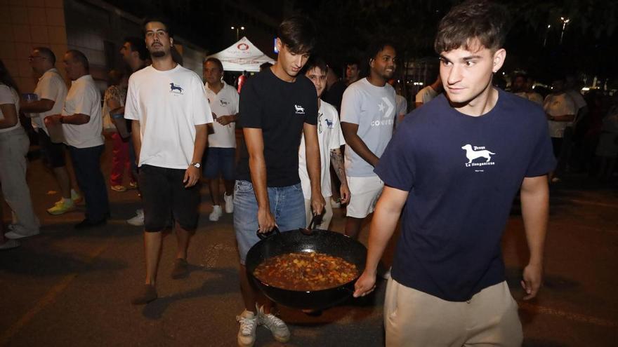 LA GRAN NOTTE DELLE PENYES RIUNISCE A VILA-REAL 2.800 PERSONE INTORNO AL TOMBET DI BUE