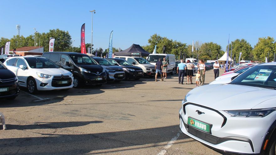 La FiraVO de Figueres exposa més de 400 cotxes per triar