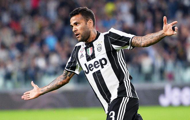 Dani Alves dejó el Barça para ir a la Juventus en 2016, después se marchó gratis a PSG, São Paulo y regresó al Barça por el mismo coste, 0