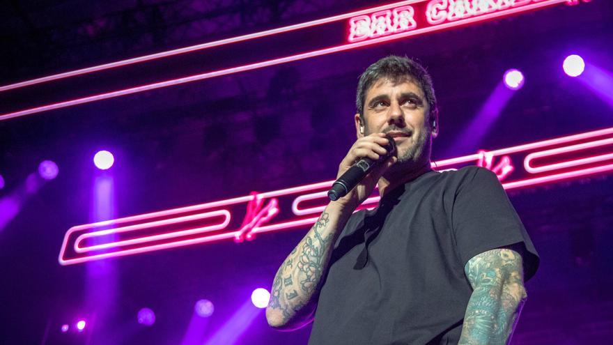 Melendi: el buen tipo que consigue juntar en su concierto de Badajoz a padres e hijos