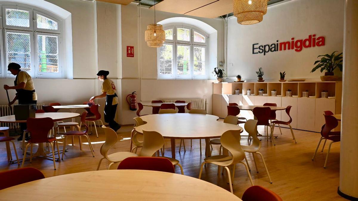Comedor renovado en la Escola Ramon Llull de Barcelona.