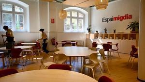 Comedor renovado en la Escola Ramon Llull de Barcelona.