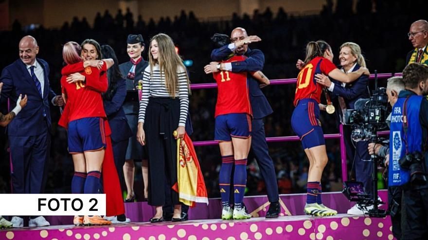 La RFEF intenta desmentir Hermoso amb quatre fotos sobre l'escena del petó