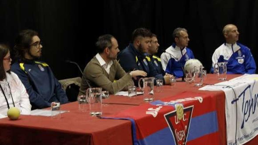 Un momento de la mesa redonda en el Centro Municipal de El Coto.