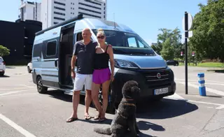 En todo Oviedo solo hay un aparcamiento para "campers" y está a tope, pero es uno de los pocos gratuitos de España