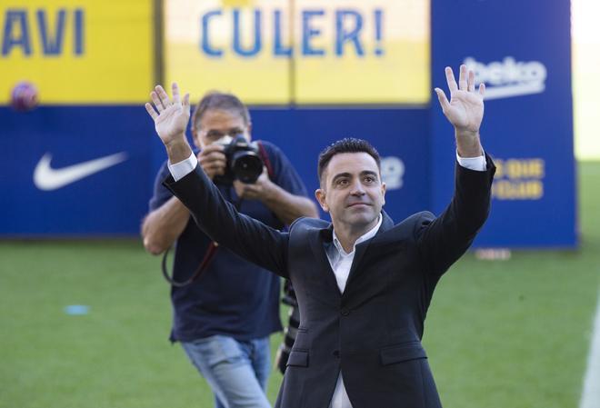 La presentación de Xavi Hernández, en imágenes