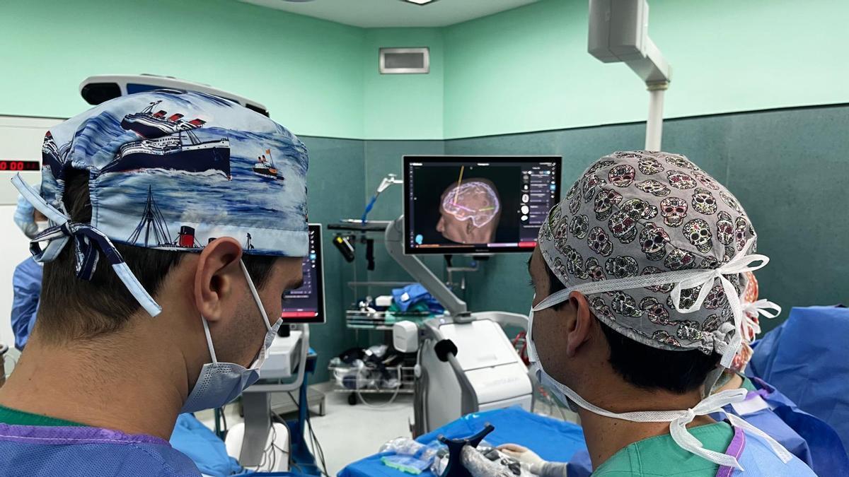El HUC incorpora por primera vez en Canarias la técnica de estereoencefalografía para el tratamiento de la epilepsia refractaria