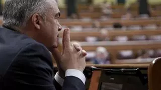 Gritos de "dimisión" a Santos Cerdán en el pleno del Congreso
