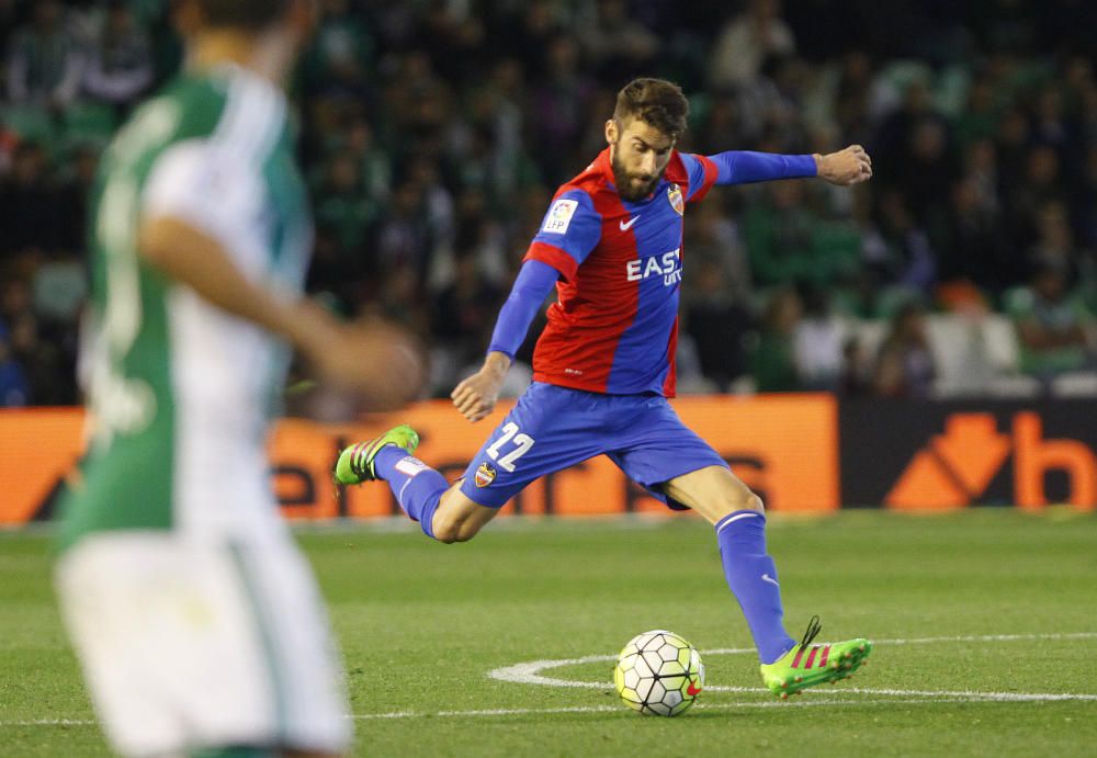 El Levante, al borde del descenso tras el varapalo en Sevilla