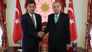 El candidato ultra Sinan Ogan y el presidente turco, Recep Tayyip Erdogan.
