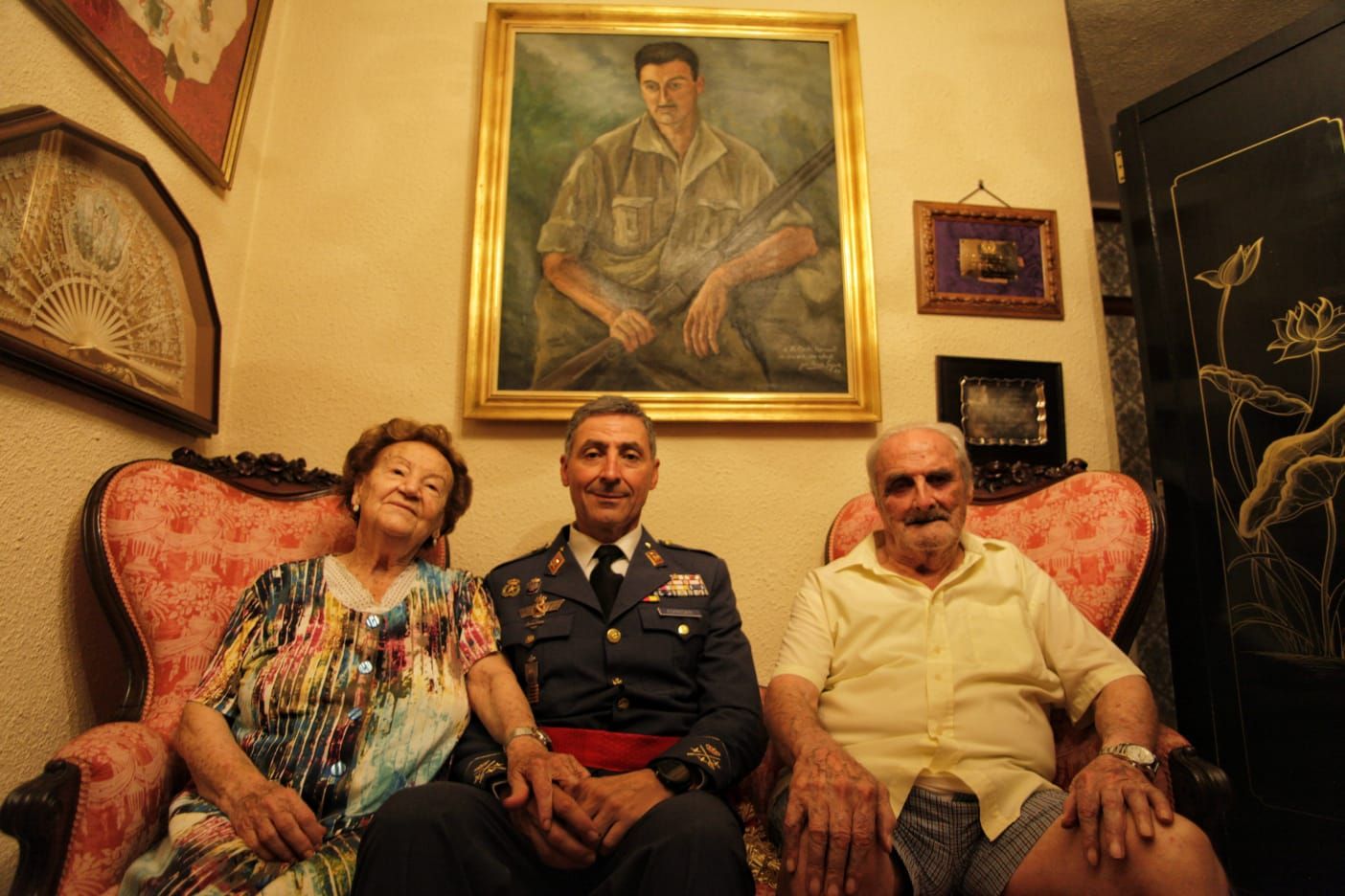 Francisco González-Espresati, junto a sus padres en Castelló.