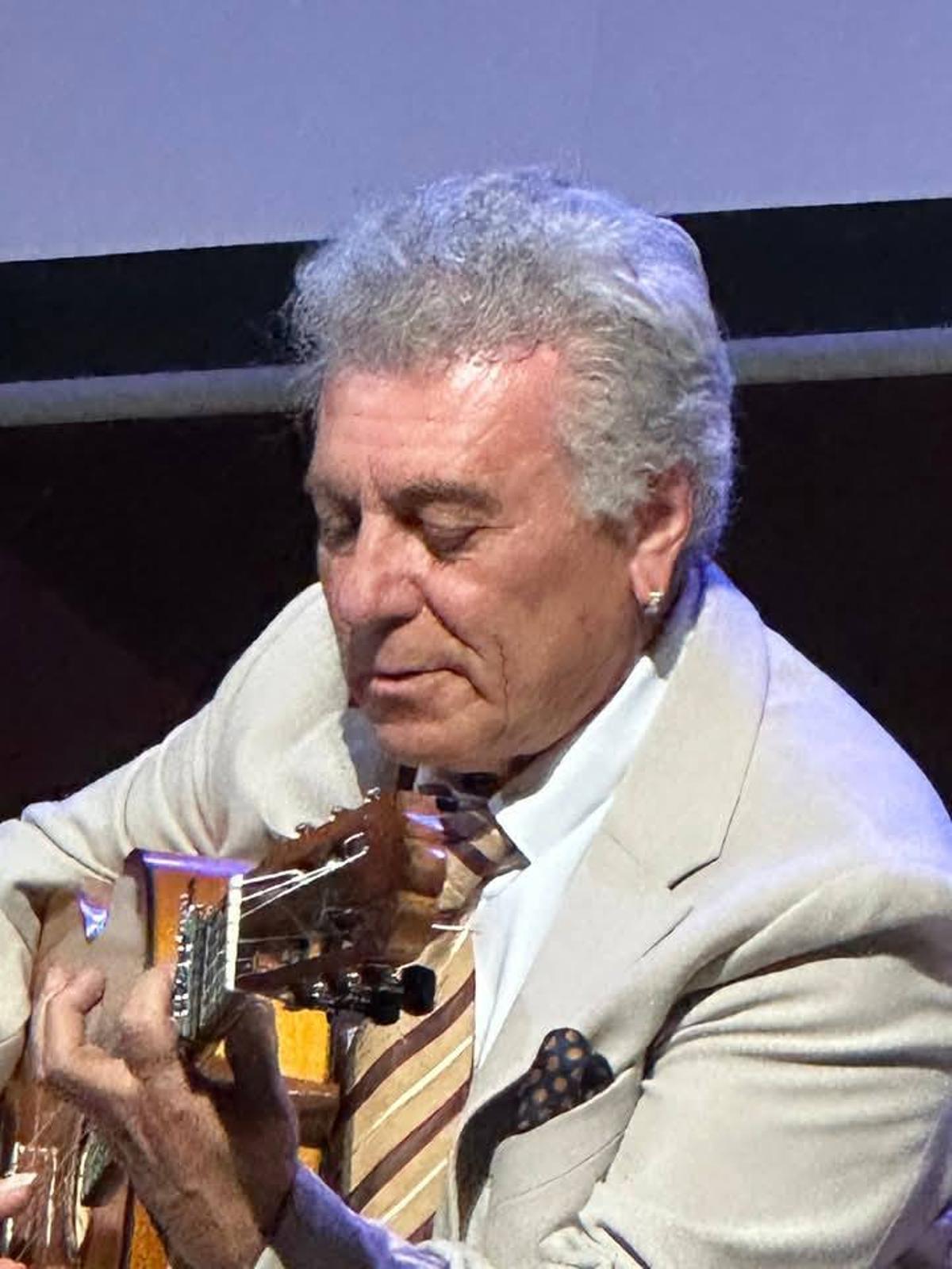 El guitarrista durante una actuación.