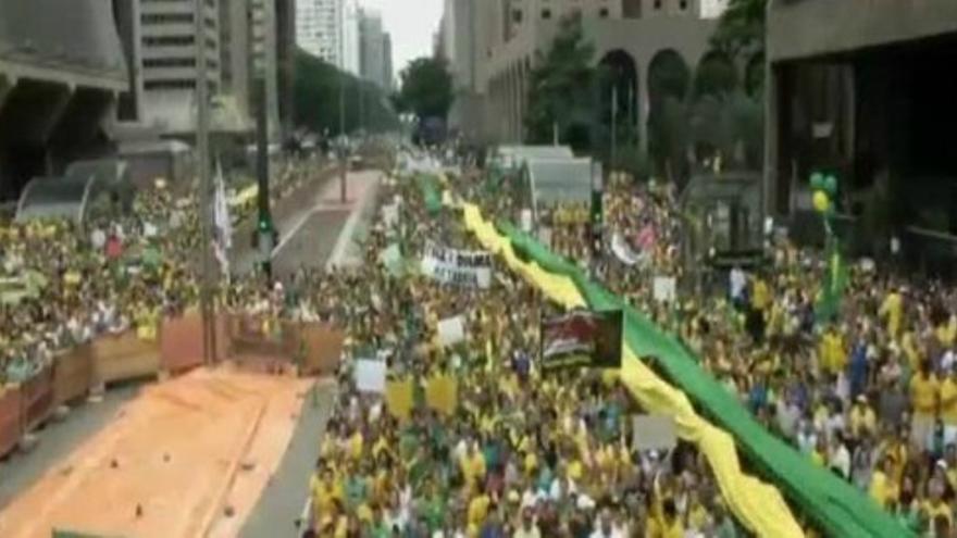 Multitudinarias manifestaciones en Brasil